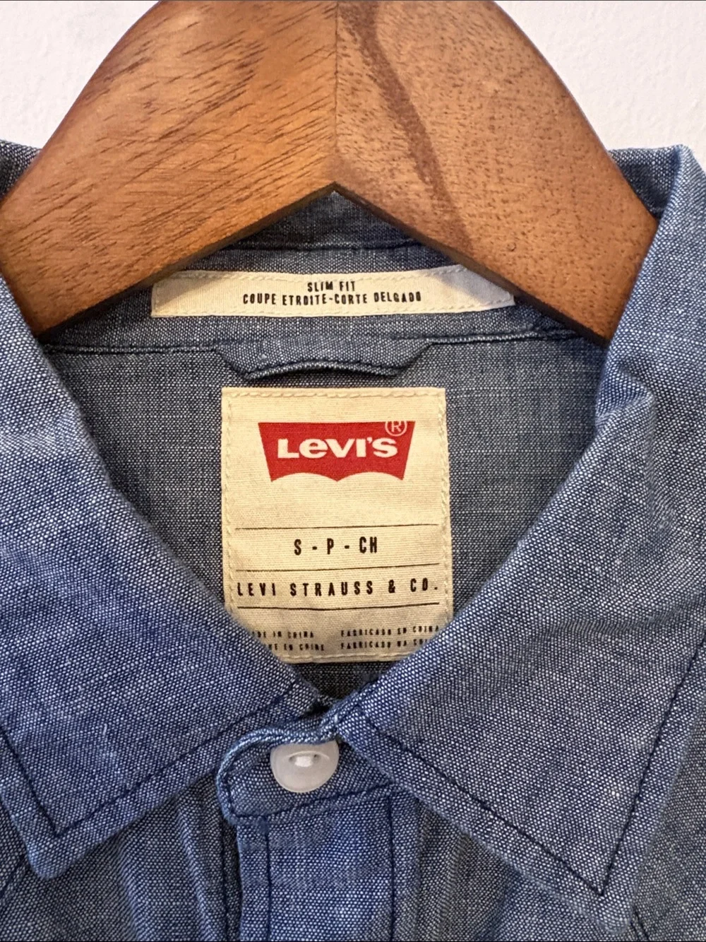 Levi's Men's Denim-Style Chambray Button-Front Shirt in Blue